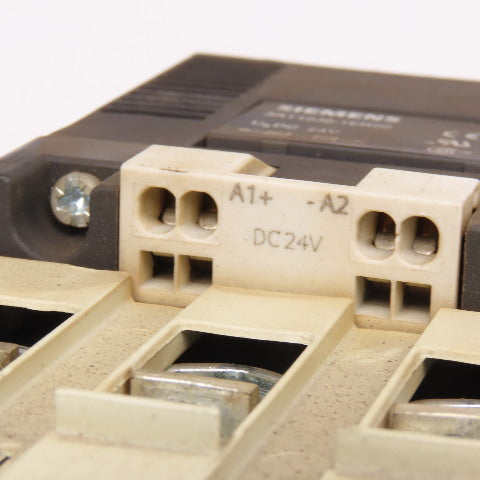 Siemens 3RT1044-3BB40 Contactor 600V 60Hp MAX 3Ph Auxiliary Contact 24VDC Coil