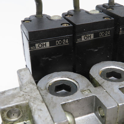 Kuroda PCS2408 5/2 Single Solenoid Pneumatic Valve Bank 24VDC