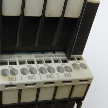 Siemens 3RH1140-2BB40 600VAC 10A Contactor Relay W/ Aux. 3RH1911-2GA22 24V Coil