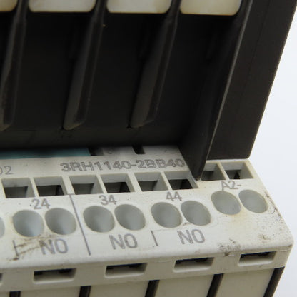 Siemens 3RH1140-2BB40 600VAC 10A Contactor Relay W/ Aux. 3RH1911-2GA04 24V Coil