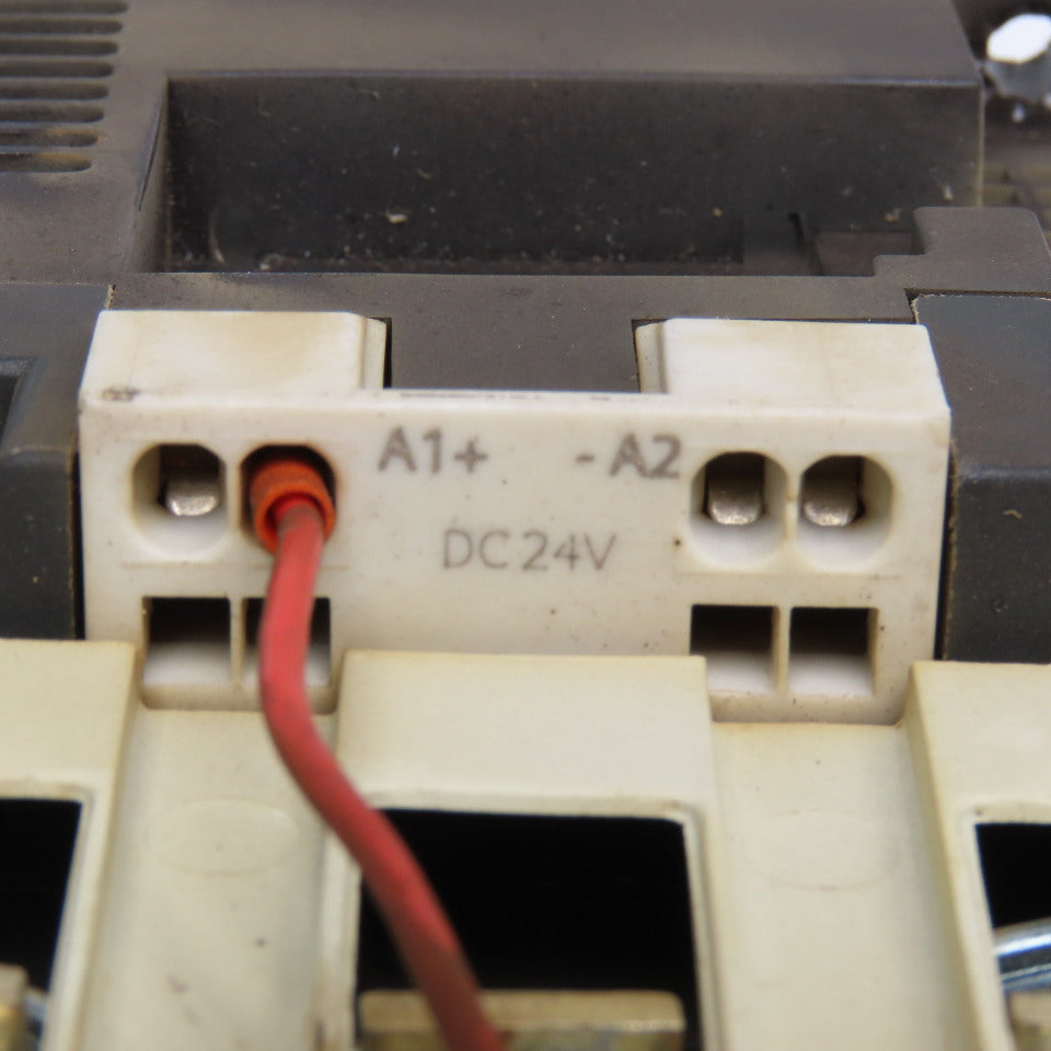 Siemens 3RT1044-3BB40 600V 90A 60Hp Contactor Relay W/ Aux. 3RH1921-2FA22