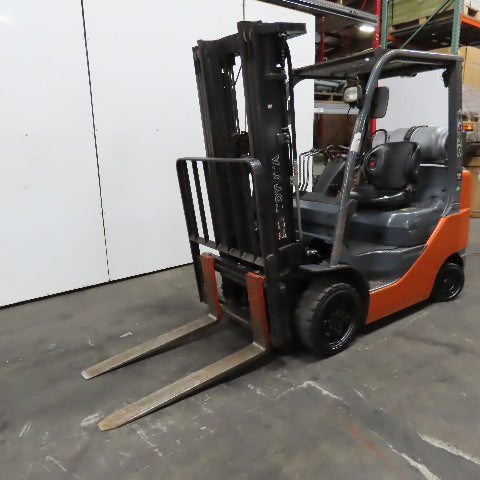 Toyota 8FGCU25 5000Lbs. 3 Stage LP Gas Forklift 189" Lift 42" x 4" Forks 2016