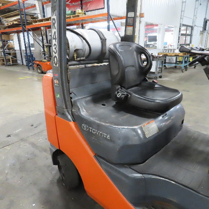 Toyota 8FGCU25 5000Lbs. 3 Stage LP Gas Forklift 189" Lift 42" x 4" Forks 2016