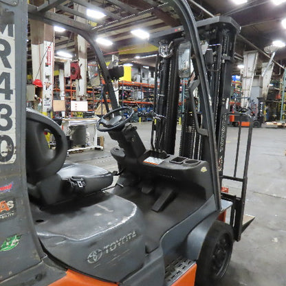 Toyota 8FGCU25 5000Lbs. 3 Stage LP Gas Forklift 189" Lift 42" x 4" Forks 2016