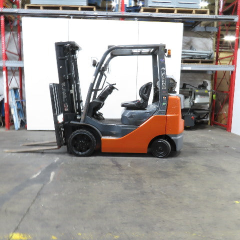 Toyota 8FGCU25 5000Lbs. 3 Stage LP Gas Forklift 189" Lift 42" x 4" Forks 2016