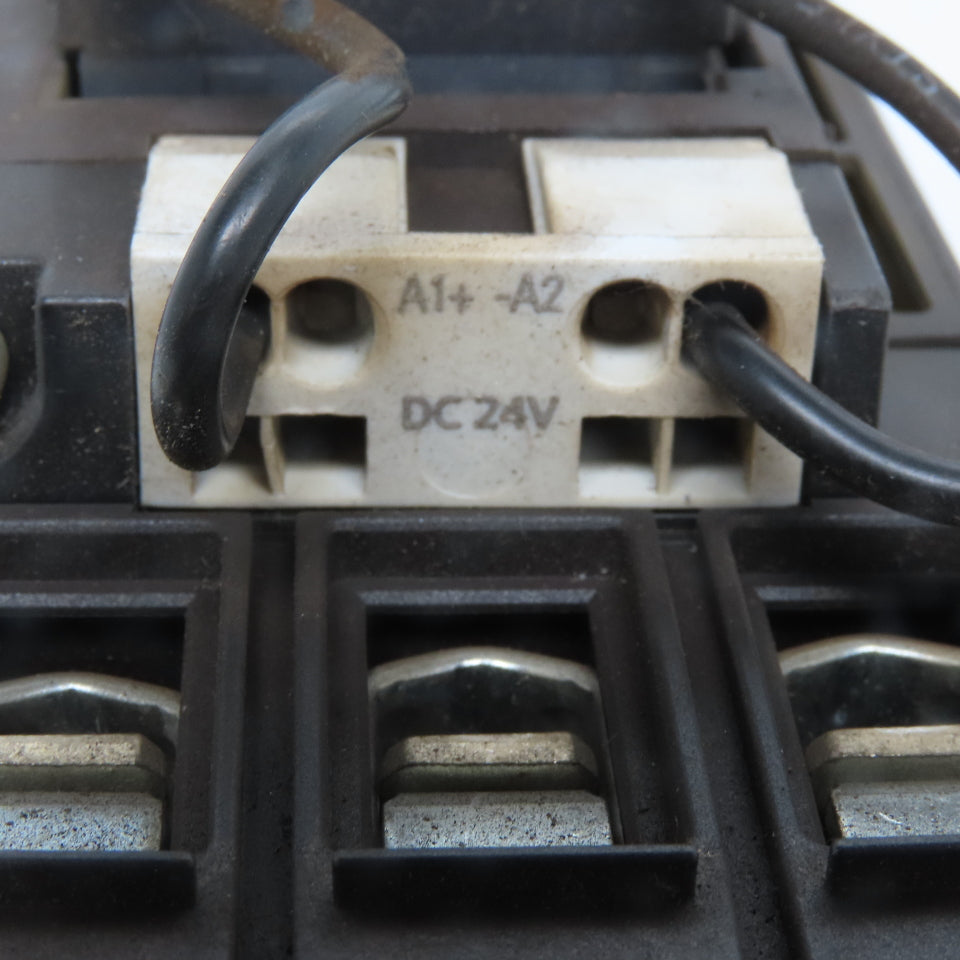 Siemens 3RT1035-3B 3 Pole Contactor W/24V Coil 30Hp