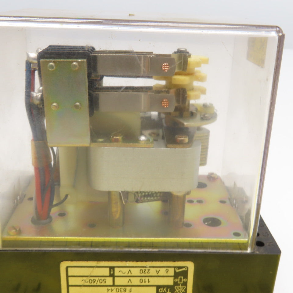 E. Dold u Sohne F 830.44 Relay 110V 50/60Hz 6A 220V