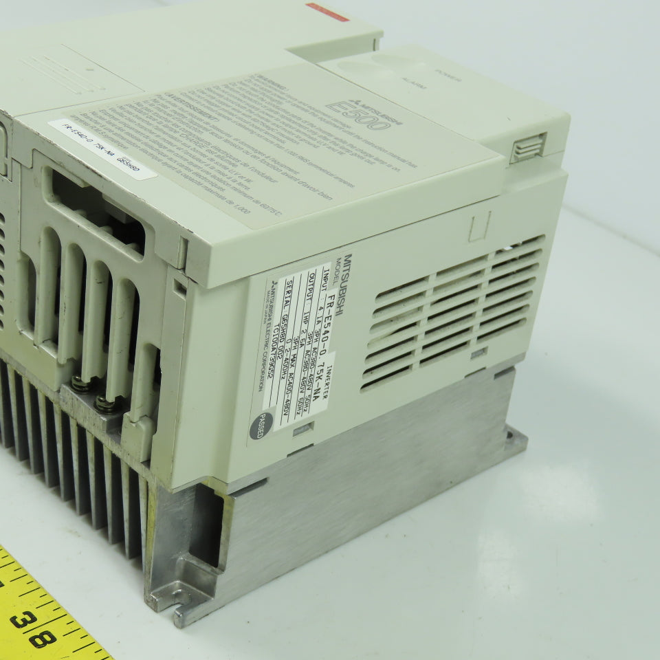 Mitsubishi FR-E540-0.75-NA 1HP AC Inverter Drive 380-480VAC Input 2.6A Output