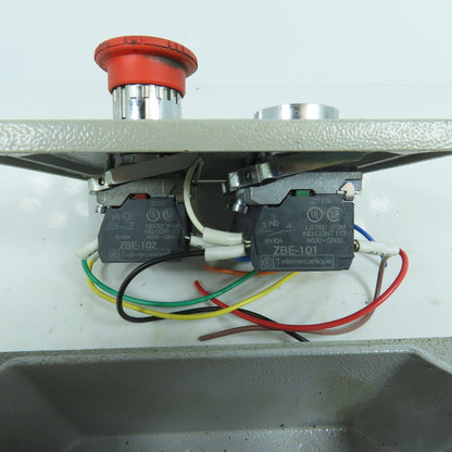 3-Button Operator Control Enclosure With E-Stop & 2-Push Buttons 600V