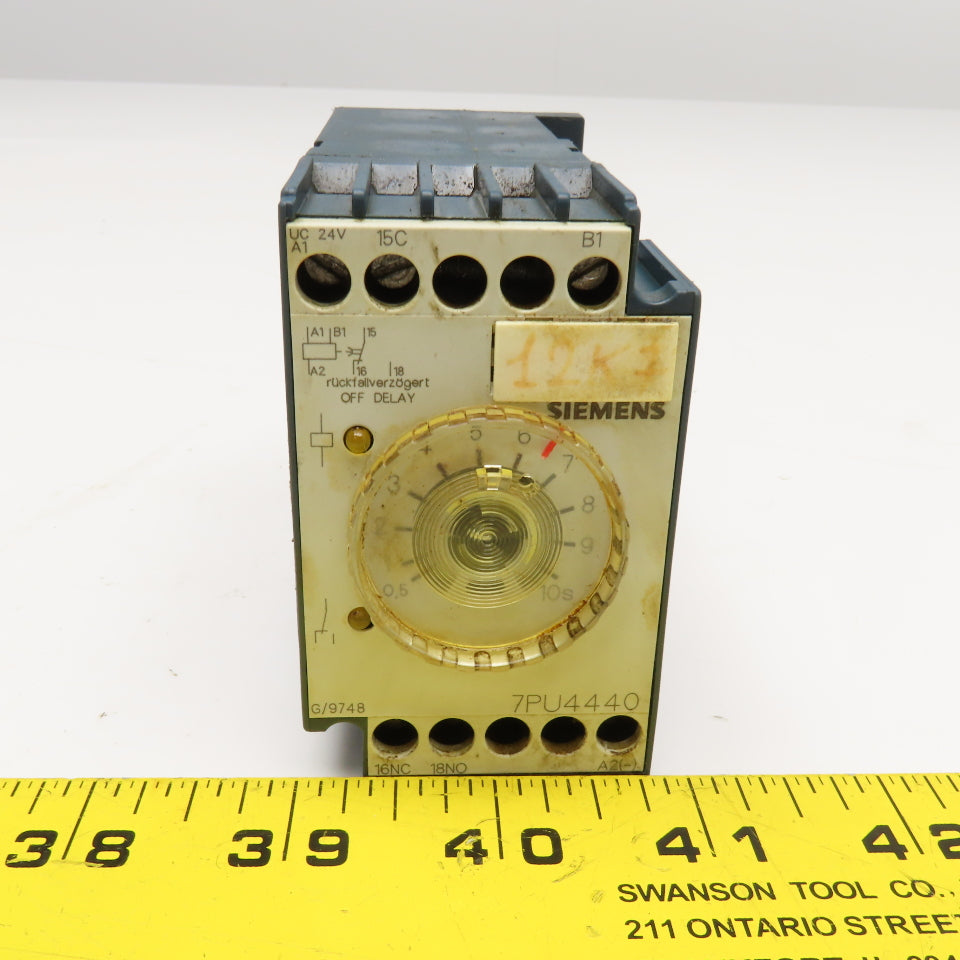 Siemens 7PU4440-1AB30 230V Timing Relay Off Delay 0.5-10s