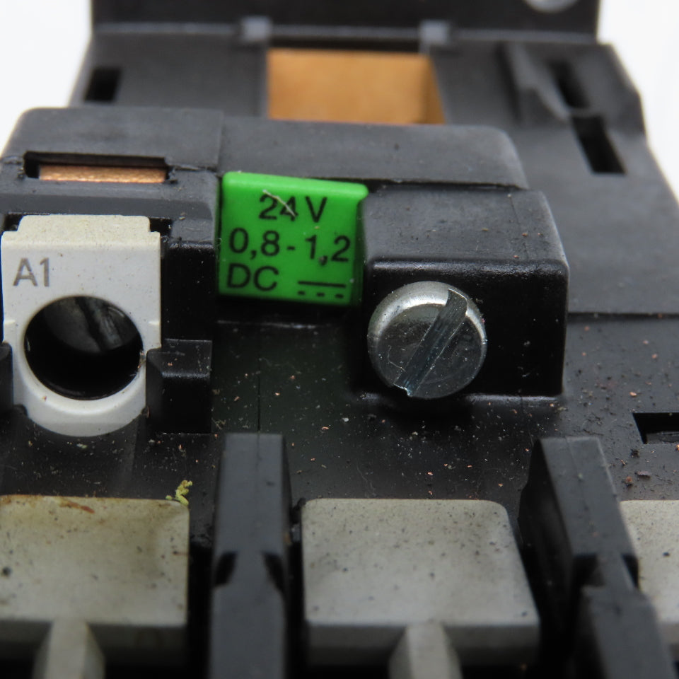 Siemens 3TF3200-0B 600V 30A 10Hp Contactor 24VDC Coil