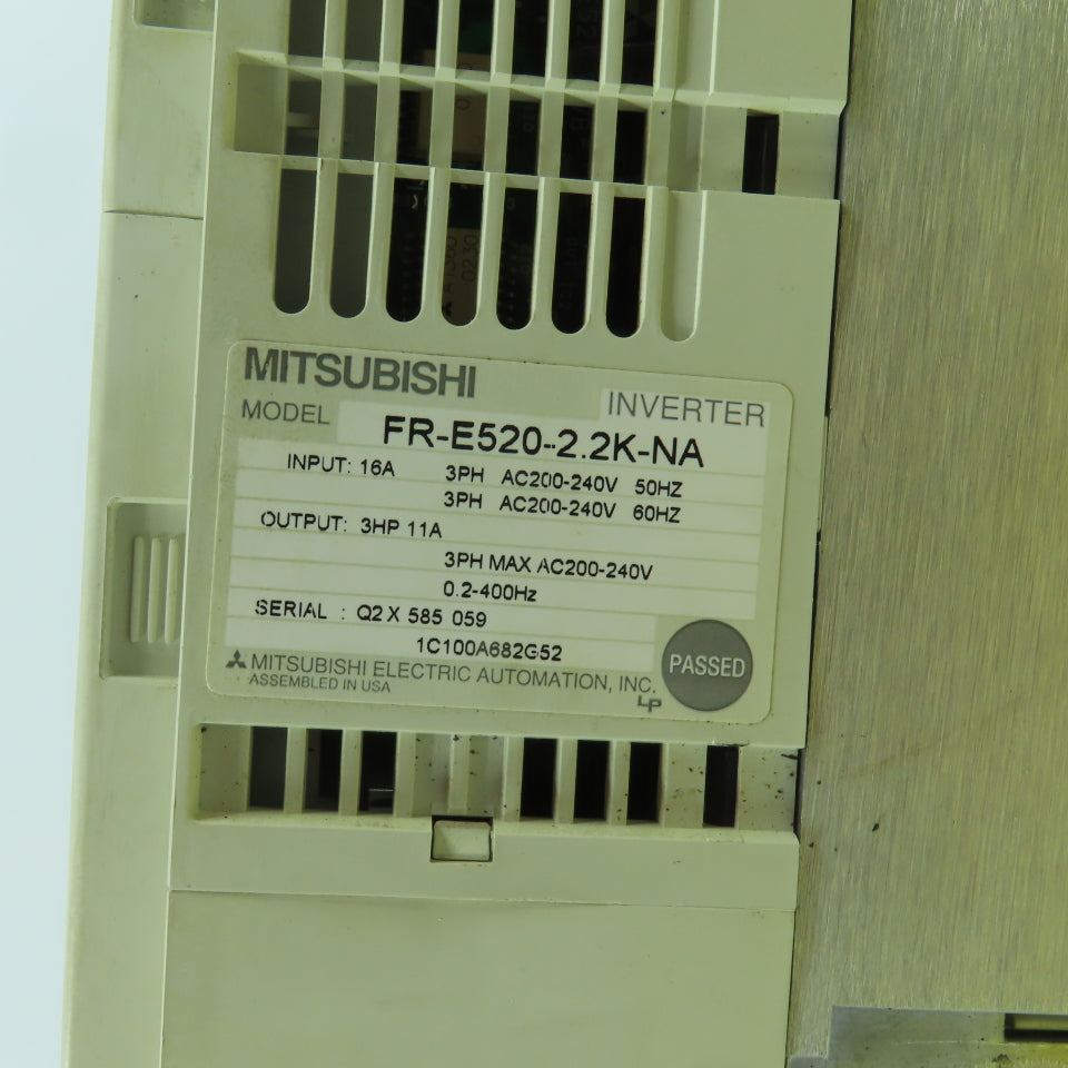 Mitsubishi FR-E520-2.2K-NA 11A Frequency Inverter 200-240V 3PH Input 0.2-400HZ