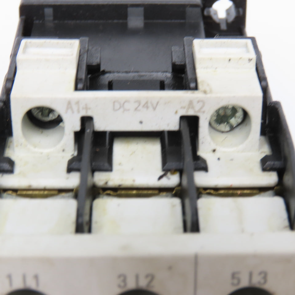 Siemens 3RT1025-1BB40 Motor Starter Contactor 600V 25A 24VDC Coil