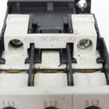 Siemens 3RT1025-1BB40 Motor Starter Contactor 600V 25A 24VDC Coil