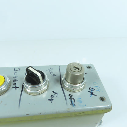 Allen Bradley 800T-H33 800T-H2 4-Button Operator Control Enclosure 600V