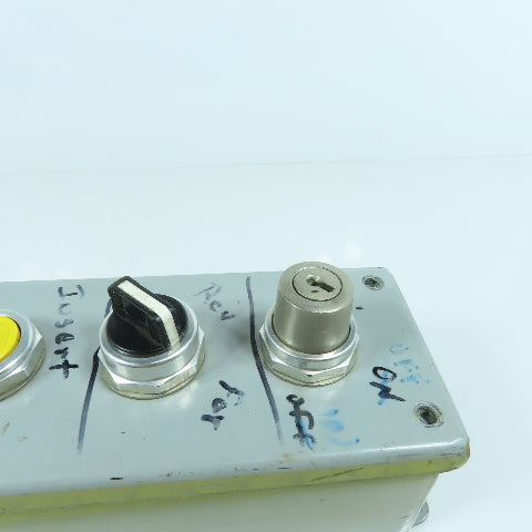 Allen Bradley 800T-H33 800T-H2 4-Button Operator Control Enclosure 600V