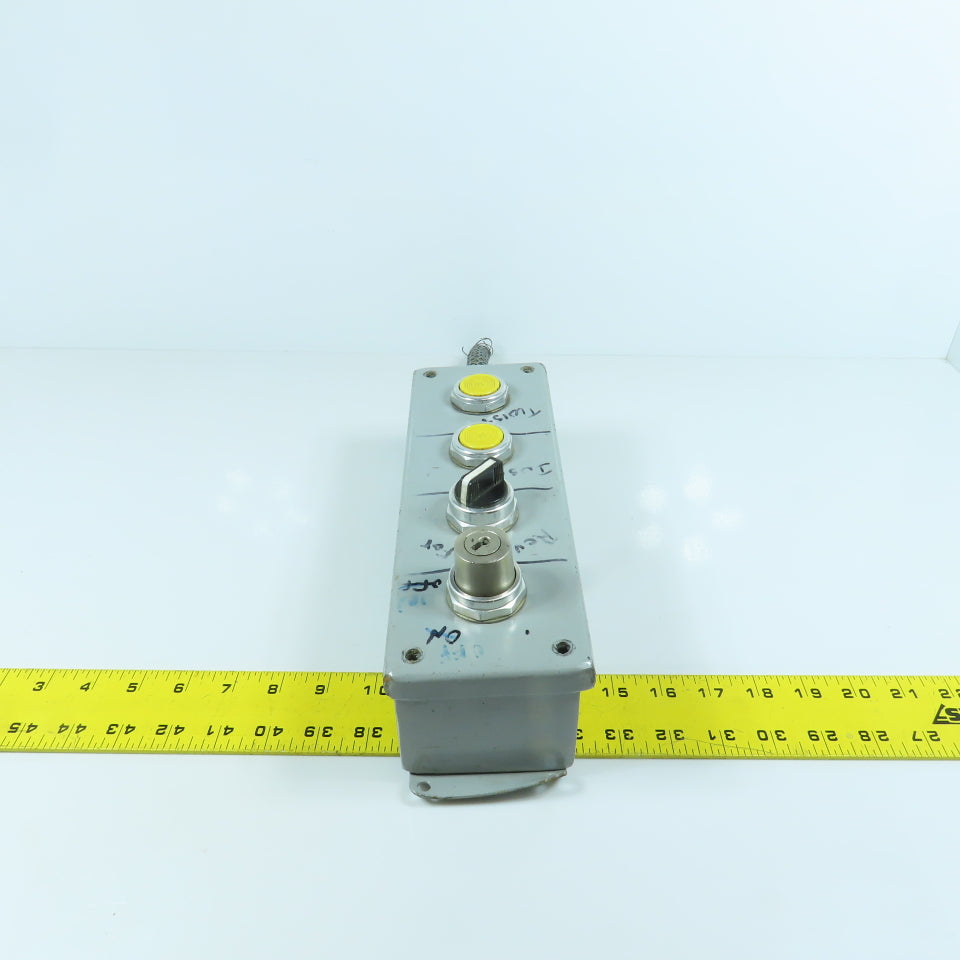Allen Bradley 800T-H33 800T-H2 4-Button Operator Control Enclosure 600V