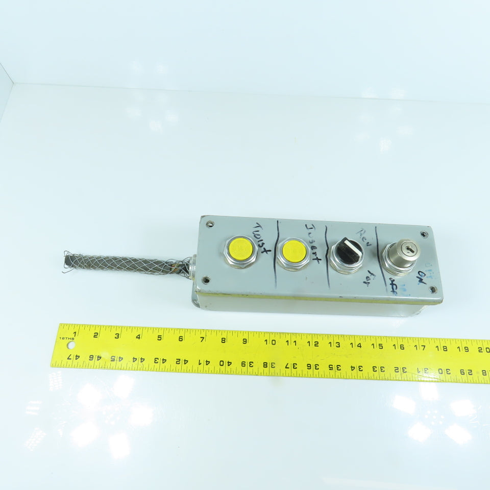 Allen Bradley 800T-H33 800T-H2 4-Button Operator Control Enclosure 600V