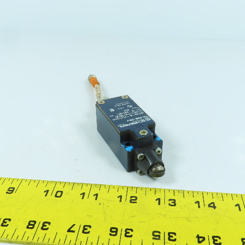 Schmersal TR 235-02z Roller Plunger Limit Switch 230V AC