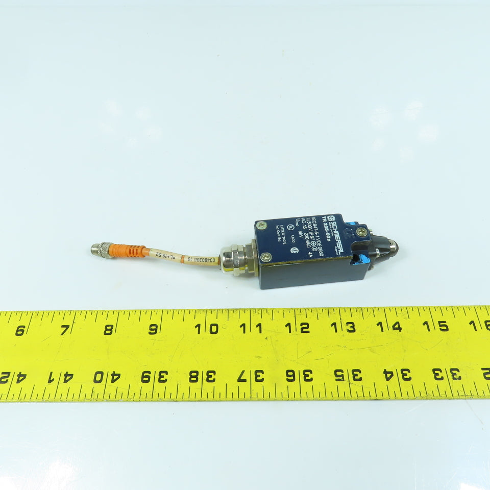 Schmersal TR 235-02z Roller Plunger Limit Switch 230V AC