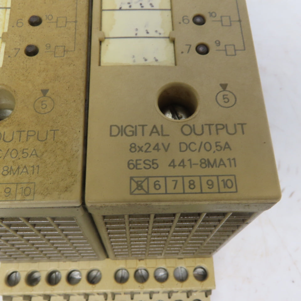 Siemens 6ES5 441-8MA11 (2) Digital Output Modules W/(1) 6ES5 700-8MA11 Base