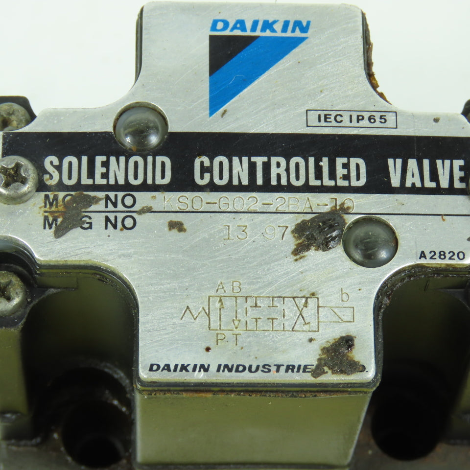 Daikin KSO-G02-2BA-10 4/3 Position Solenoid Hydraulic Directional Valve 100V