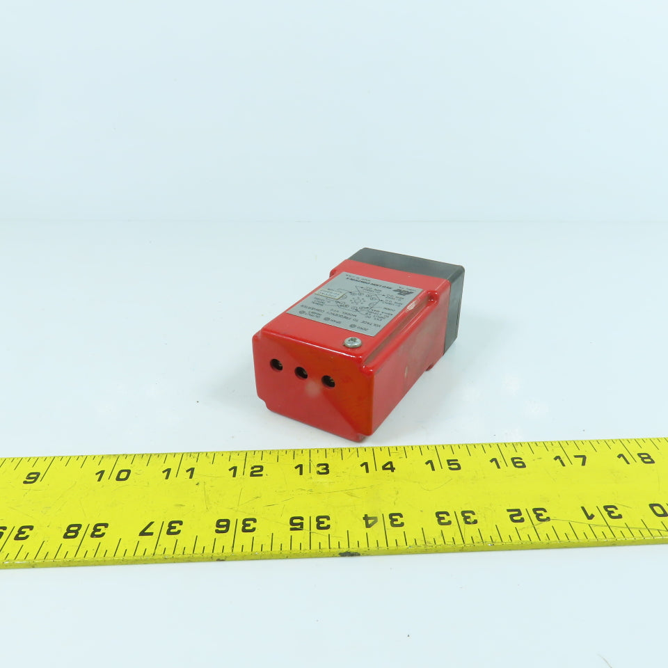 Red Lion VFC Voltage To Frequency Converter Relay 230VAC 8-Pin