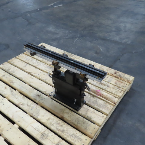 Pierce 110V 1PH Vibratory Inline Small Parts Feeder Base 25" L x 15" H (Weak)