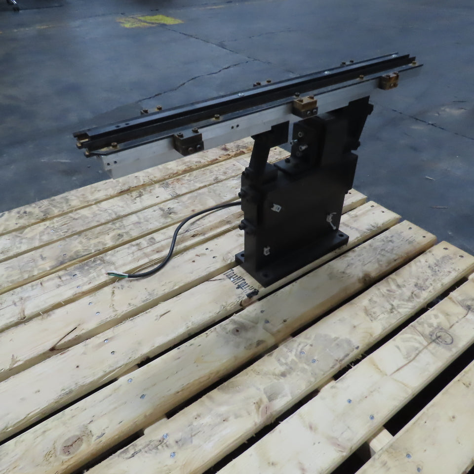 Pierce 110V 1PH Vibratory Inline Small Parts Feeder Base 25" L x 15" H (Weak)