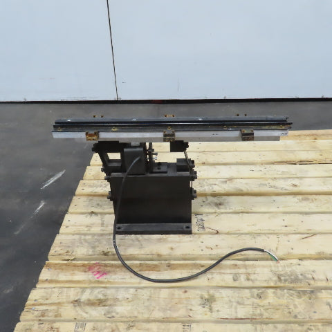 Pierce 110V 1PH Vibratory Inline Small Parts Feeder Base 25" L x 15" H (Weak)