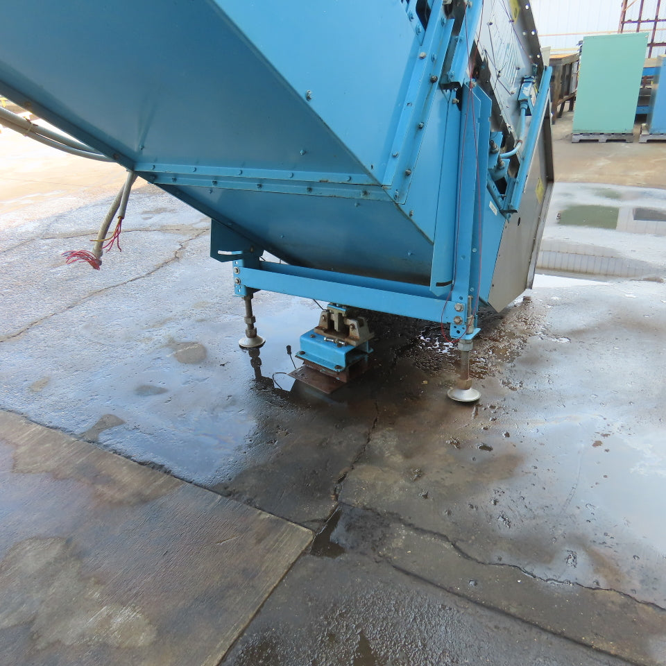Milnor CONW304H 36" x 200" OAL Cleated Incline Batch Conveyor 480V 98" Disch.