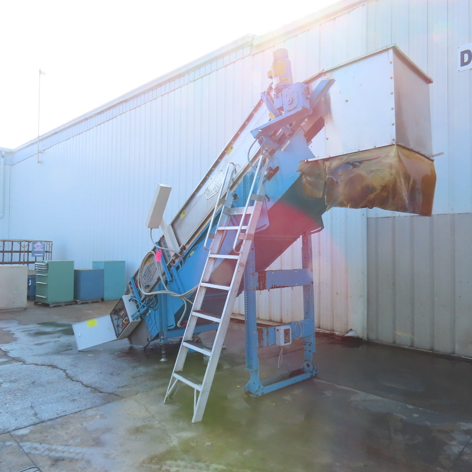 Milnor CONW304H 36" x 200" OAL Cleated Incline Batch Conveyor 480V 98" Disch.