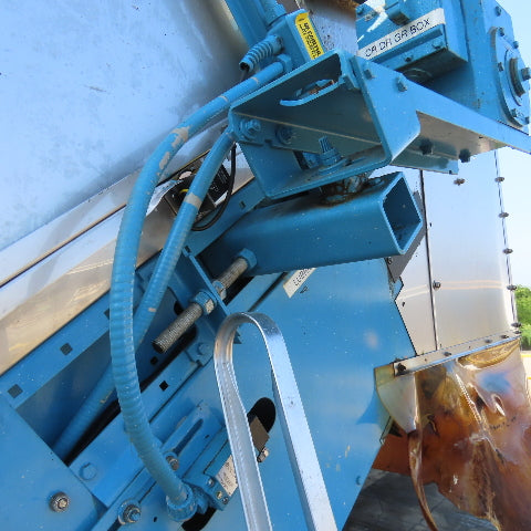 Milnor CONW304H 36" x 200" OAL Cleated Incline Batch Conveyor 480V 98" Disch.
