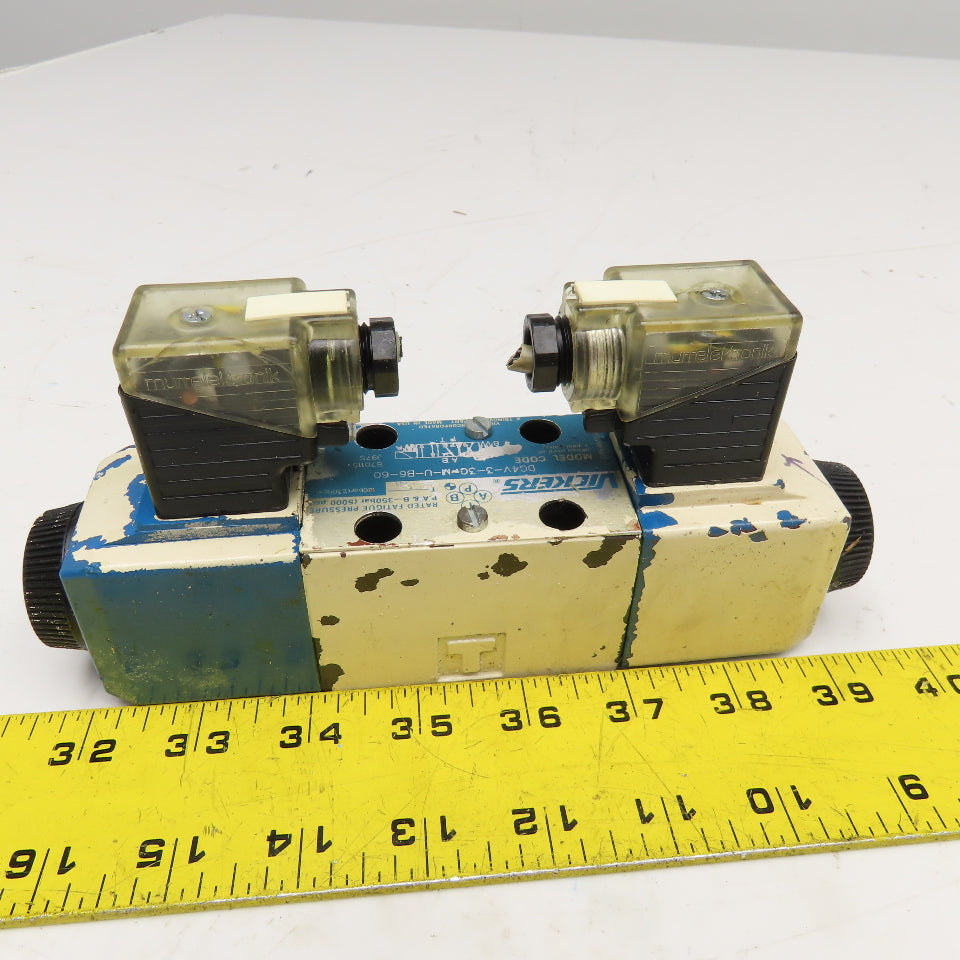 Vickers DG4V-3-3C-M-U-B6-60 3/4 Way Hydraulic Directional Valve 110V Coil