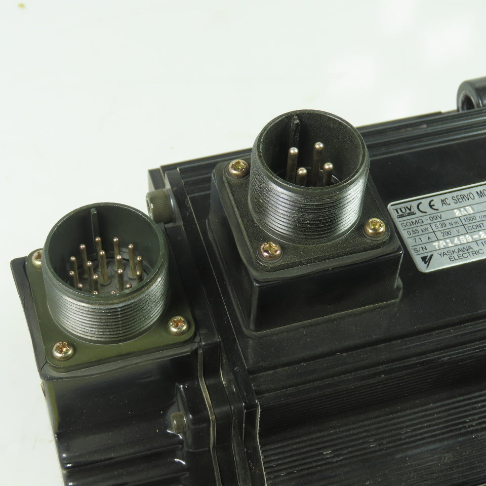 Yaskawa SGMG-09V 2AB 200V AC Servo Motor 1500RPM 7.1A 3/4" Shaft