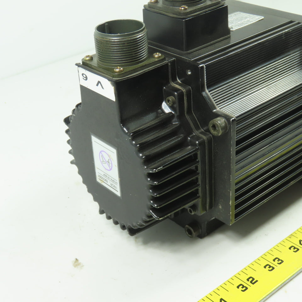 Yaskawa SGMG-09V 2AB 200V AC Servo Motor 1500RPM 7.1A 3/4" Shaft