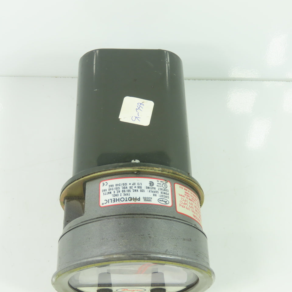 Dwyer A3000 120VAC Photohelic Pressure Switch Gauge 0-8" Water 25PSIG