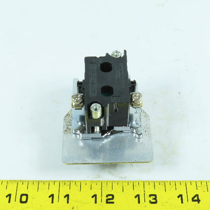 Cutler Hammer 10250T Momentary Contact Green Push Button 600V