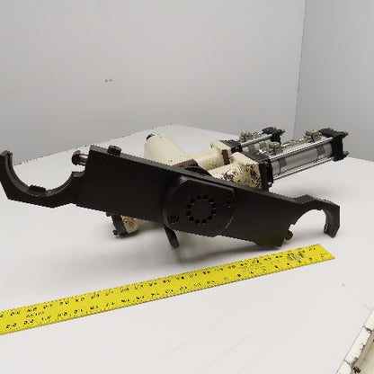 Mitsubishi M-V55B ATC Automatic Tool Changer Arm Assembly CAT 40
