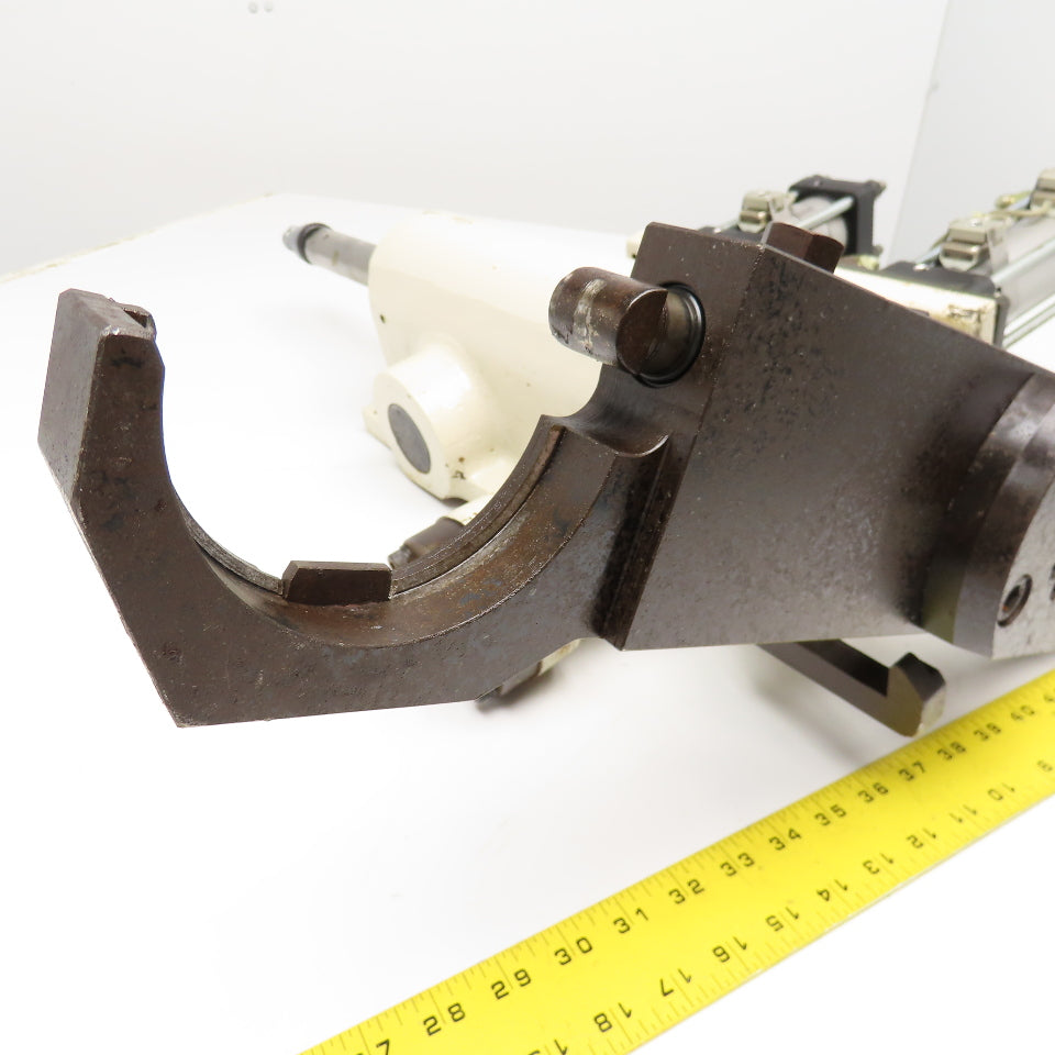 Mitsubishi M-V55B ATC Automatic Tool Changer Arm Assembly CAT 40