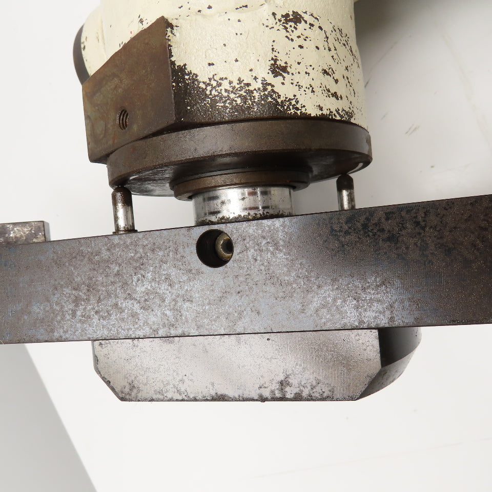 Mitsubishi M-V55B ATC Automatic Tool Changer Arm Assembly CAT 40