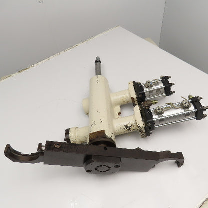 Mitsubishi M-V55B ATC Automatic Tool Changer Arm Assembly CAT 40