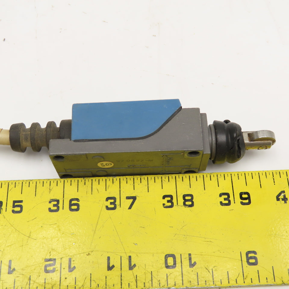 Matsushita AZ8112CE 250V Cam Roller Plunger Mini Limit Switch