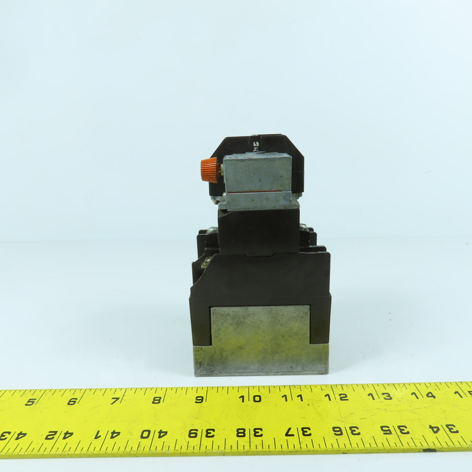 Cutler Hammer D26MB 10A 600VAC Power Relay W/ D26MT Timer Relay 1-180 Second