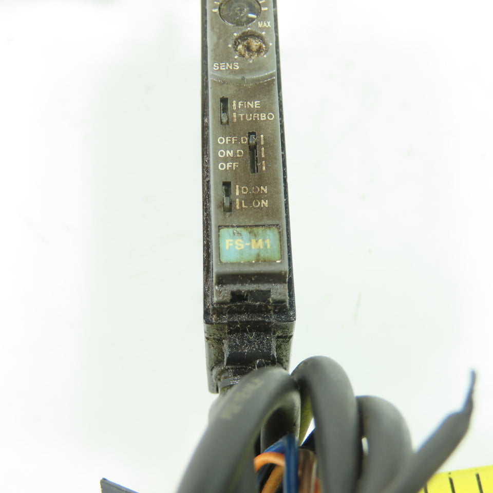 Keyence FS-M1 Photoelectric Fiber Optic Amplifier 12-24VDC 100mA Lot Of 2