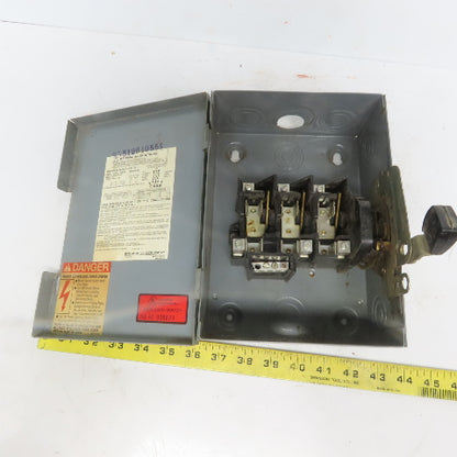 Square D D321N Ser E2 30A 240V 3 Pole Fusible Safety Disconnect Switch