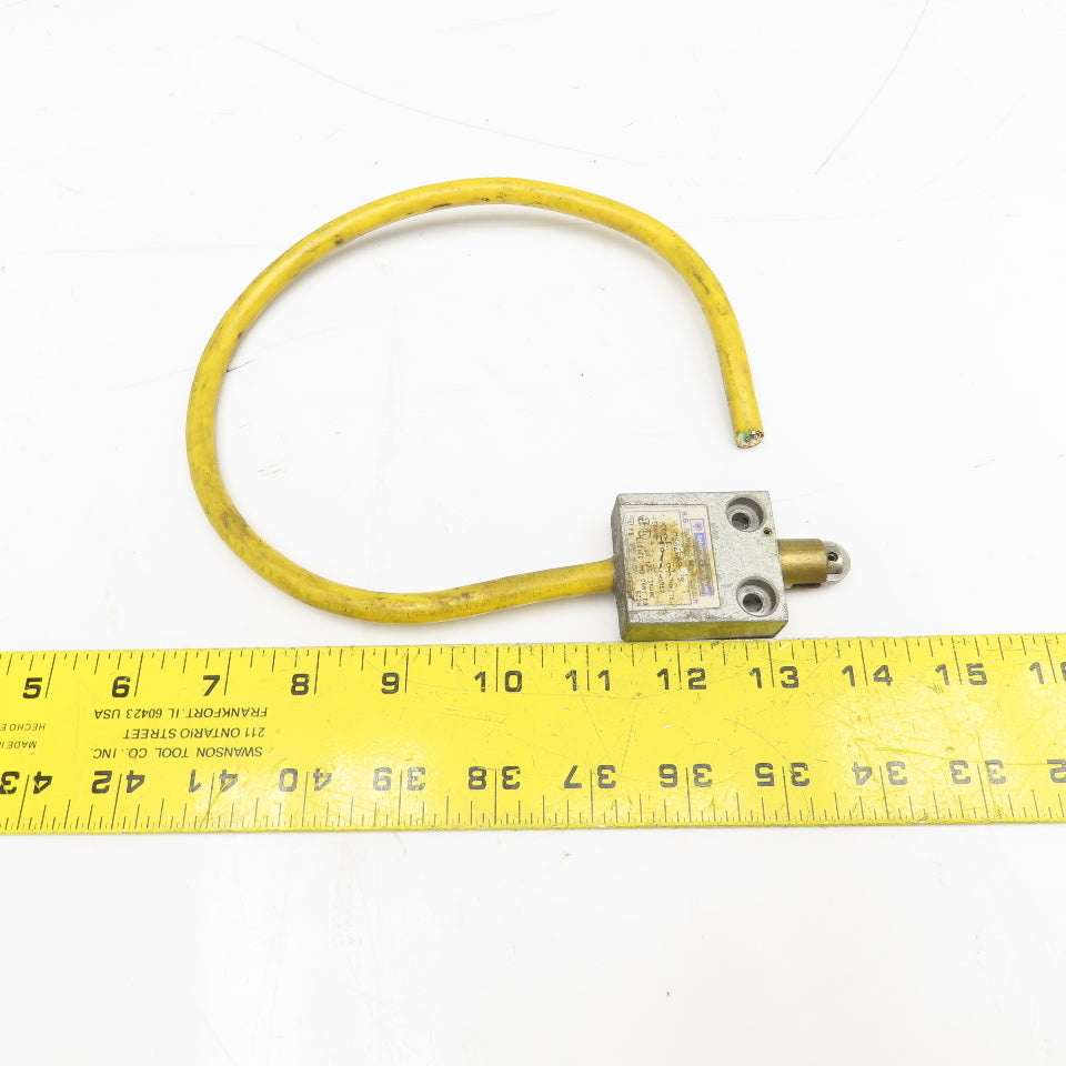 Telemecanique MS02S02-00 125/250V AC Cam Roller Limit Switch