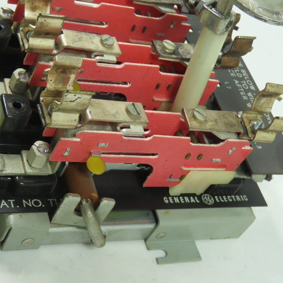 General Electric THC31 Fusible Disconnect Switch 600VAC 30A 3PH