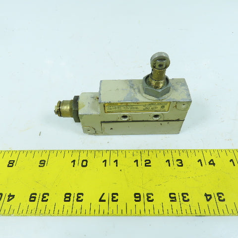 Omron ZE-Q22-2G Roller Plunger Limit Switch 15A 125-250-480VAC 1/4HP