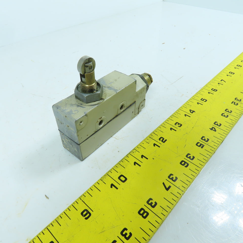 Omron ZE-Q22-2G Roller Plunger Limit Switch 15A 125-250-480VAC 1/4HP